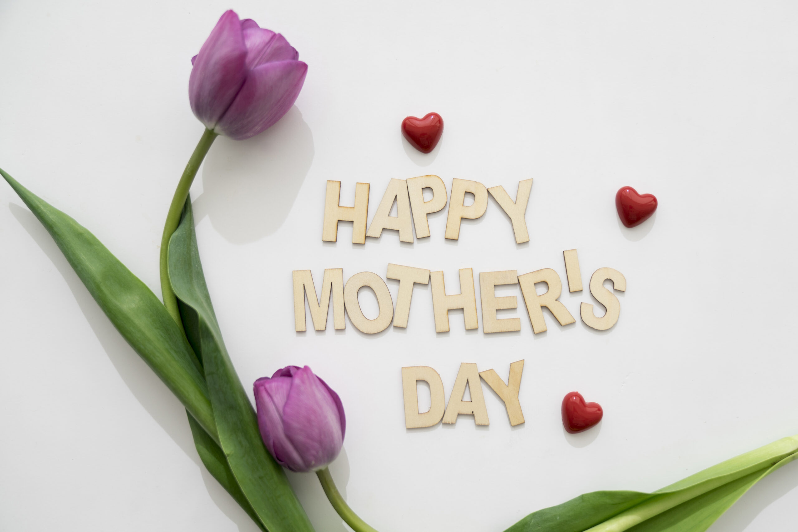 mother-s-day-lettering-two-roses-hearts